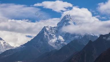 阿玛・达布拉姆山在太阳日。 尼泊尔喜马拉雅
